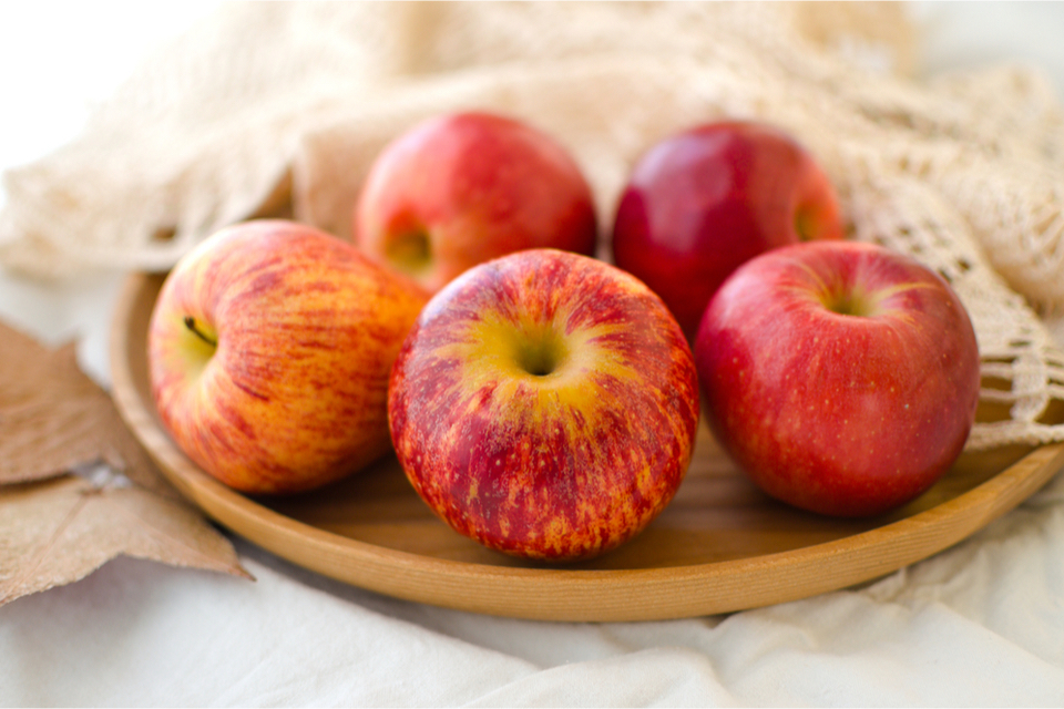 Bowl of red apples